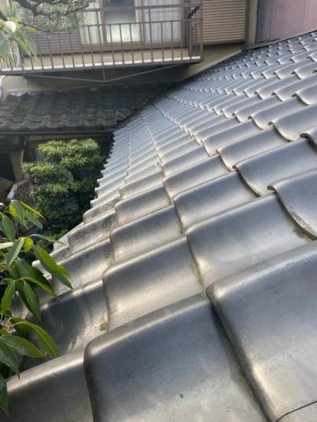 瓦の重みで傾いた、縁側の屋根リフォーム工事