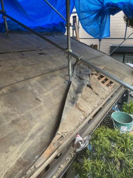 瓦を取り去ったあとの屋根下地