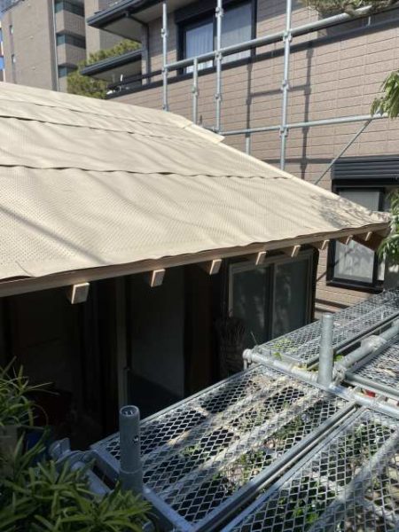 リフォーム完了まであとわずか!瓦葺き用防水シート