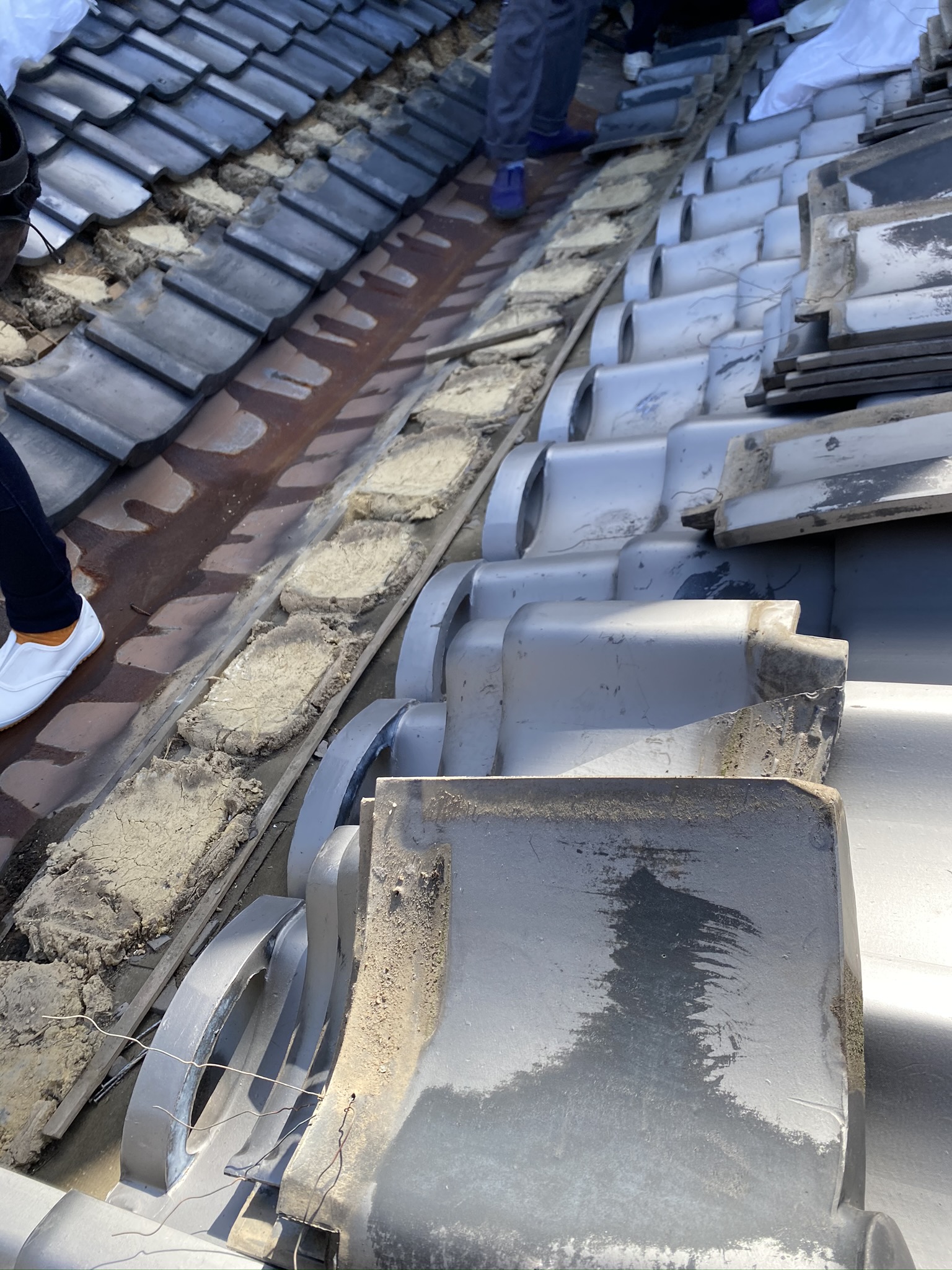 滋賀草津でラバー工法による瓦屋根補強、漆喰補修のリフォーム！