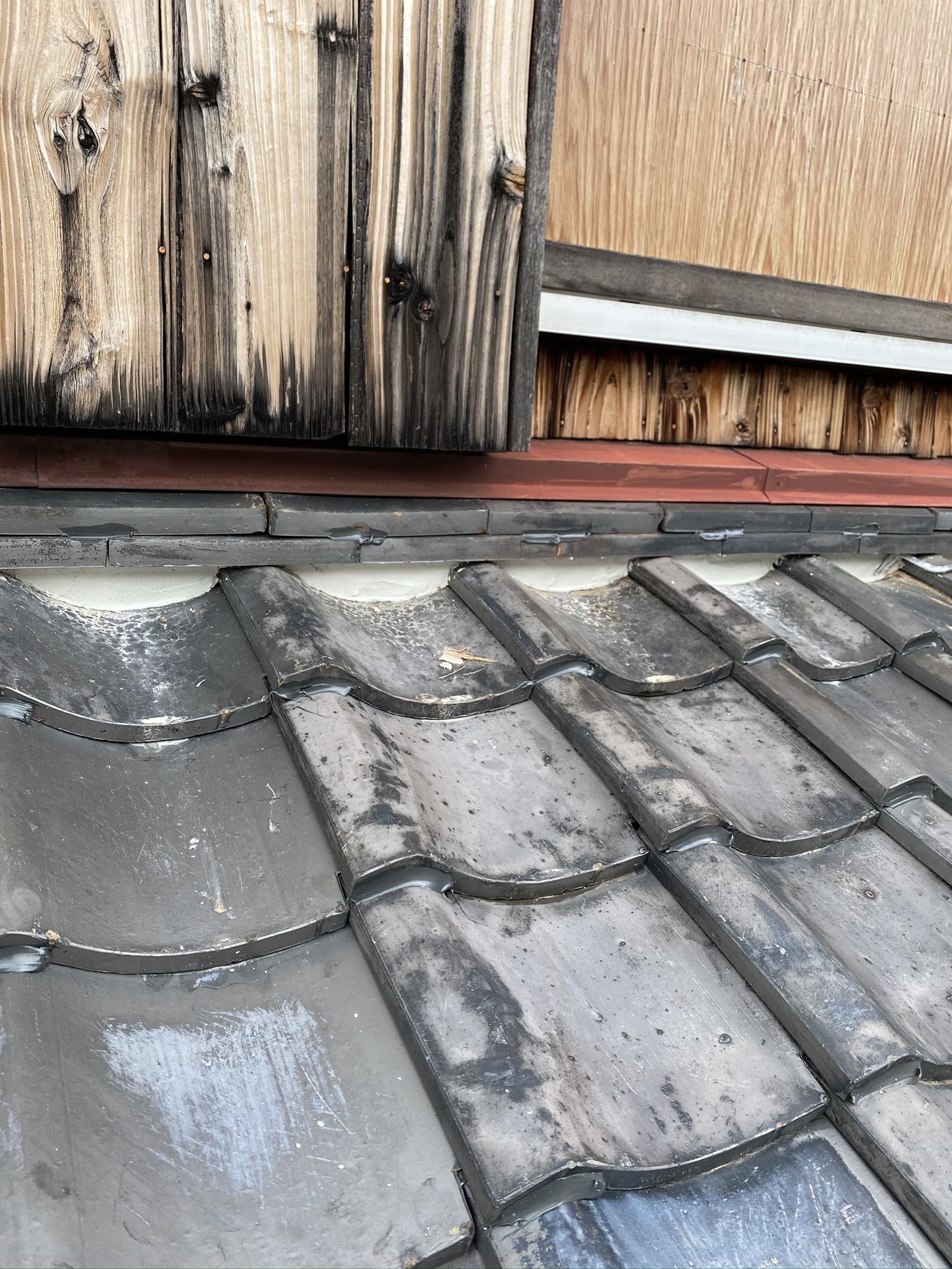 滋賀草津でラバー工法による瓦屋根補強、漆喰補修のリフォーム！