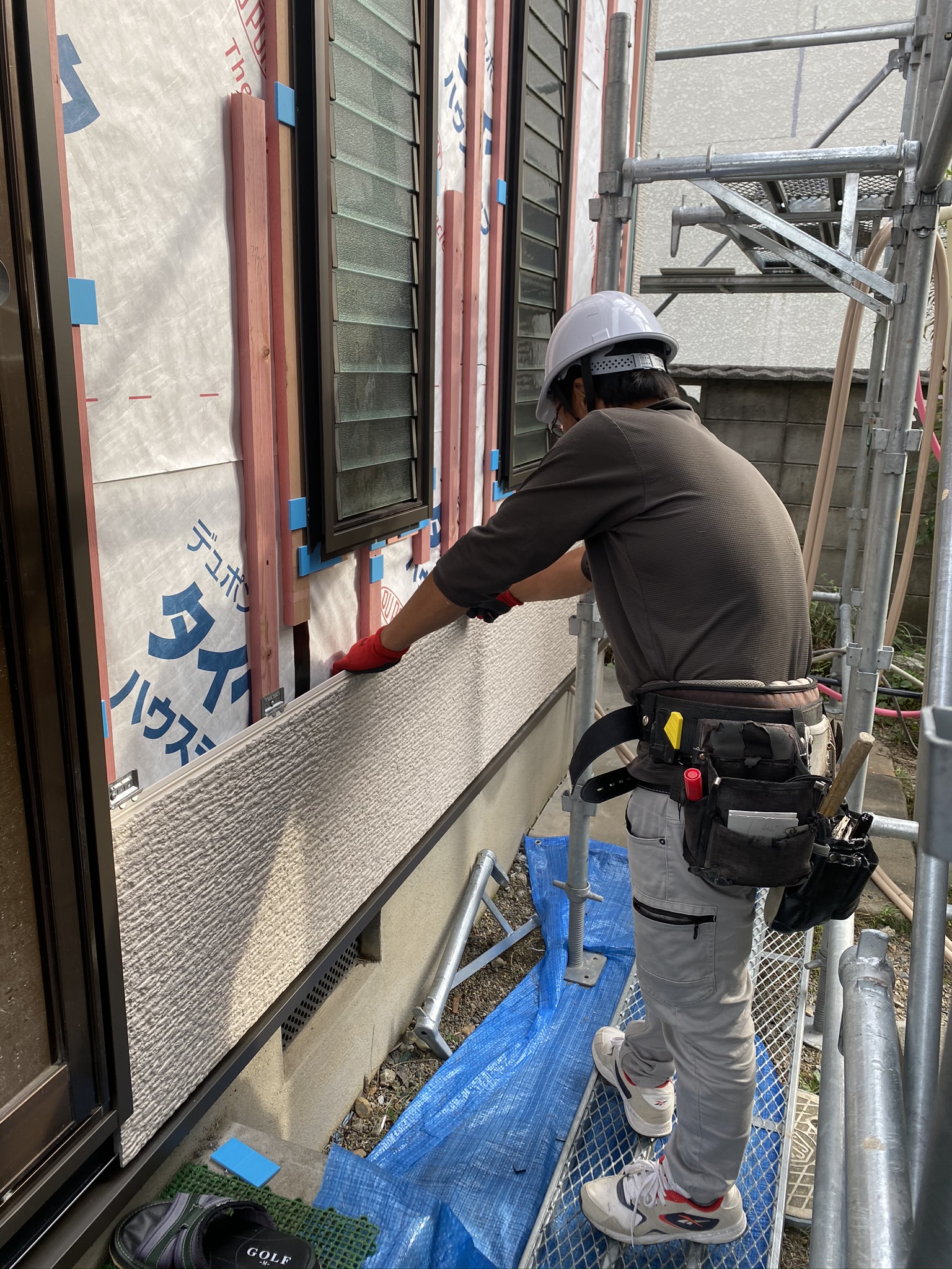 滋賀草津市で汚れが目立ち、劣化した外壁の張替リフォーム工事！