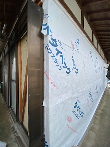 滋賀県野洲市の外壁張替えリフォーム工事。シート張り