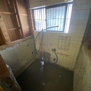 滋賀草津市の浴室改修リフォーム工事　新規土間打ち後